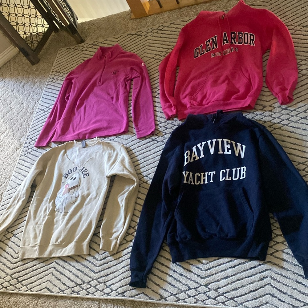 Set of 4 Graphic Sweatshirts